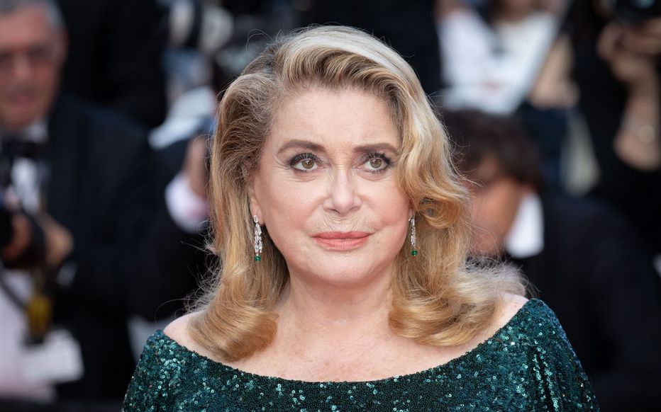 Catherine Deneuve : Un mois après son AVC, elle va mieux