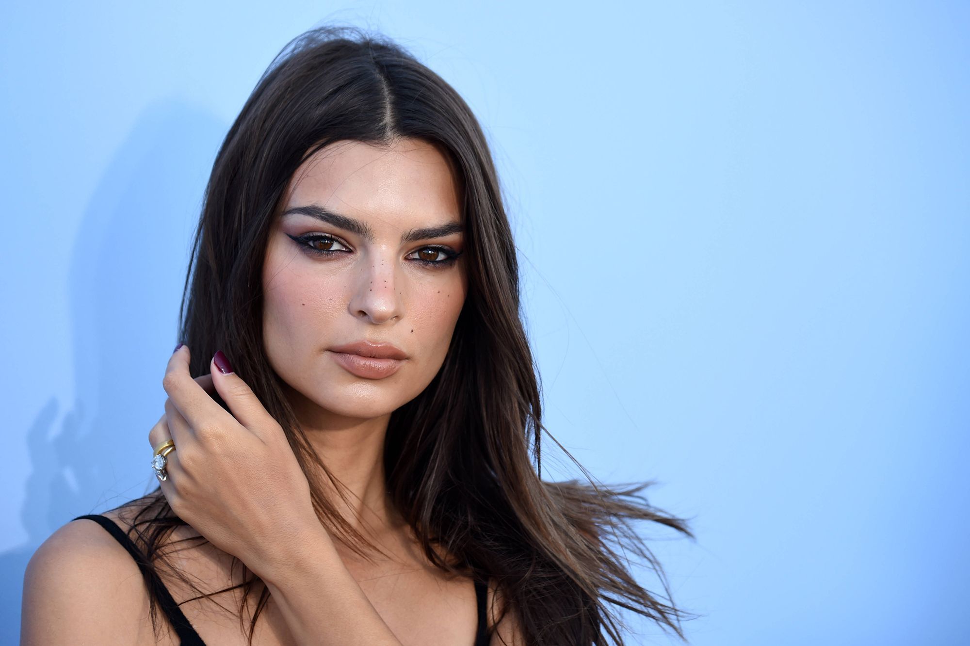 Emily Ratajkowski : son dernier cliché sexy ne plaît pas à ses fans !