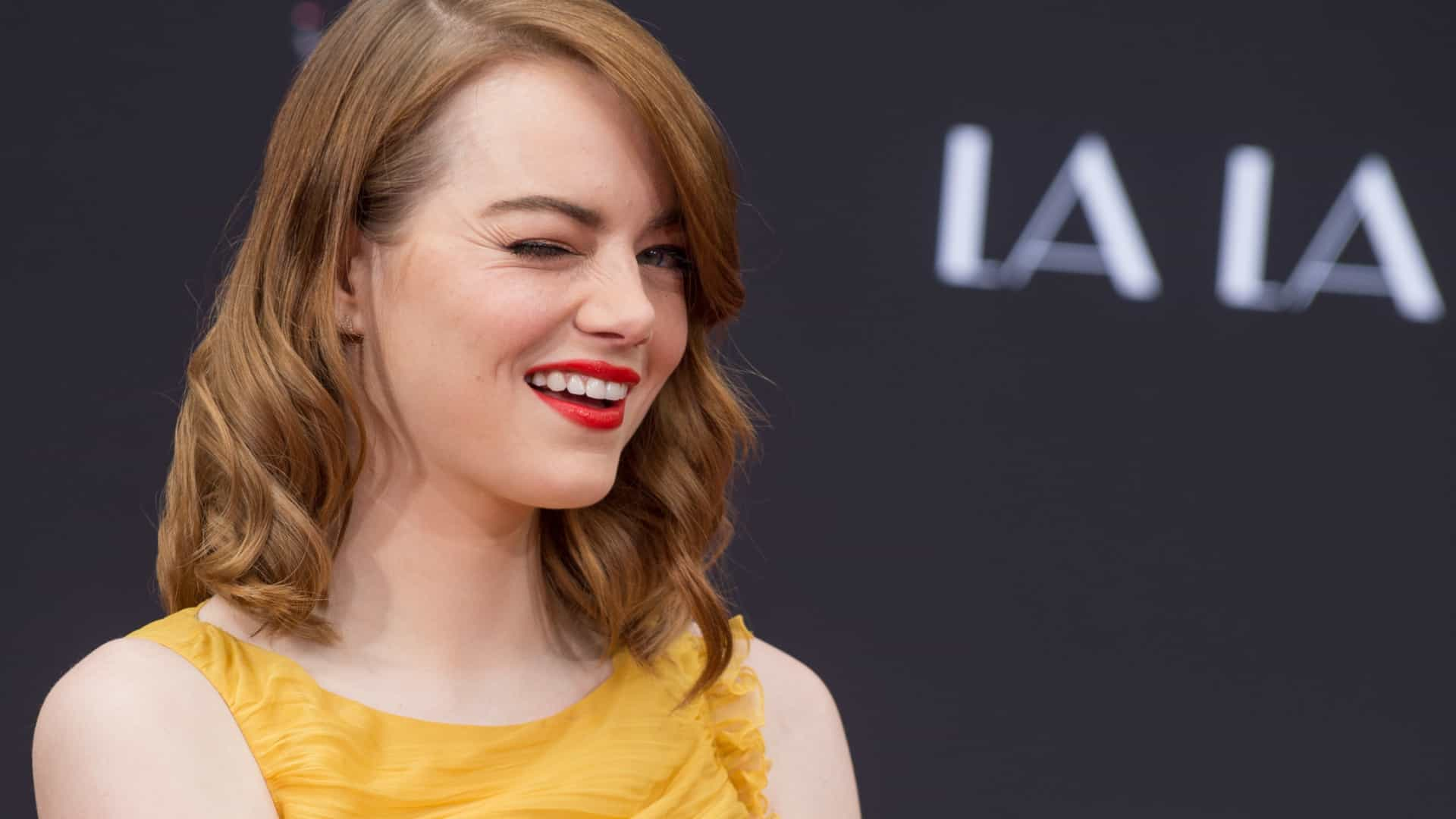 Emma Stone fiancée : La comédienne dévoile sa bague !