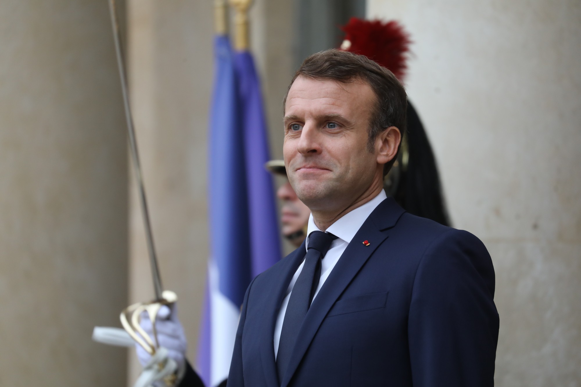 Emmanuel Macron : Pour les costumes, le président évite le "bling-bling"