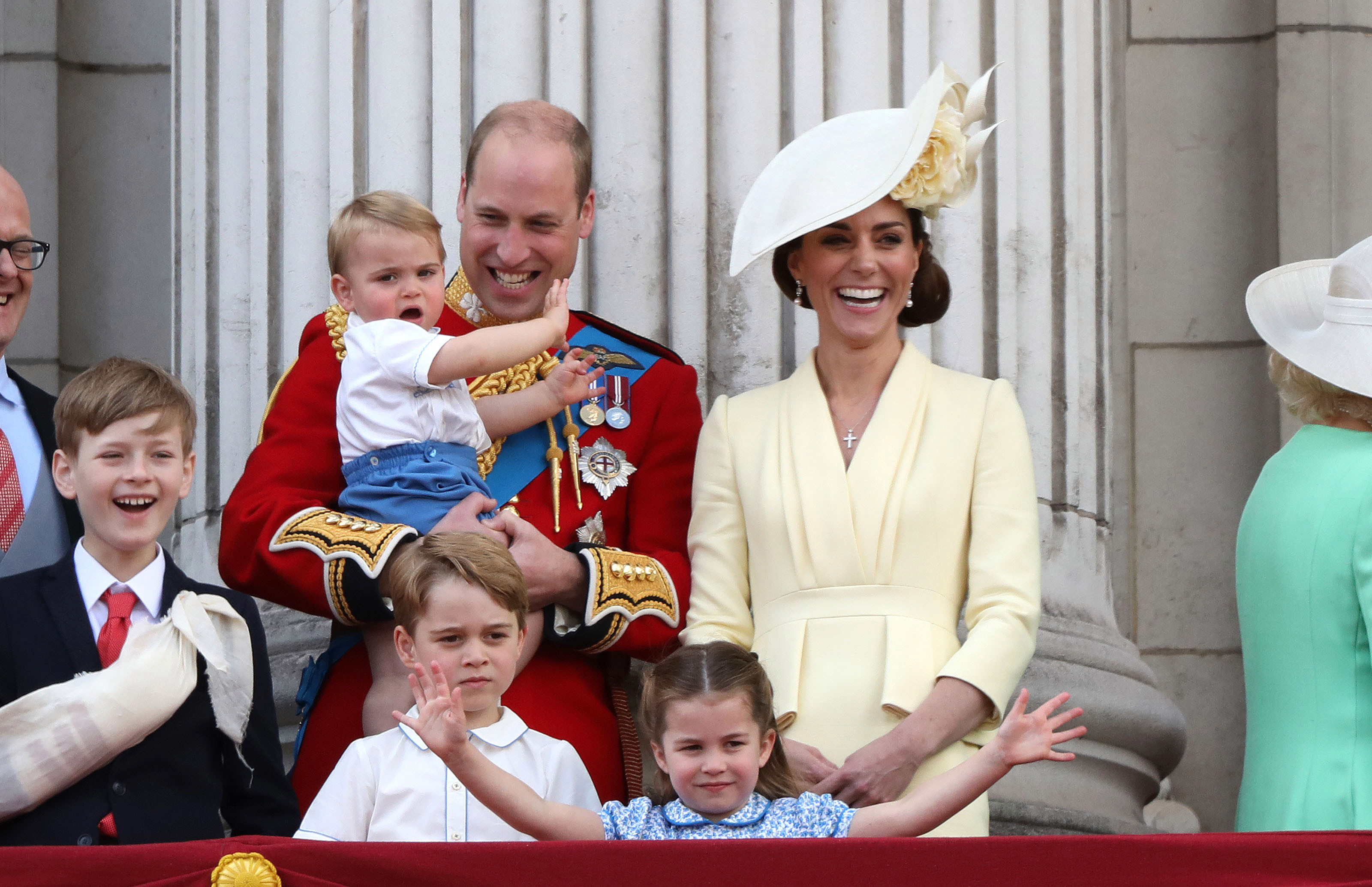 Kate Middleton et prince William accompagnés de leur adorable petite famille pour un repas de Noël
