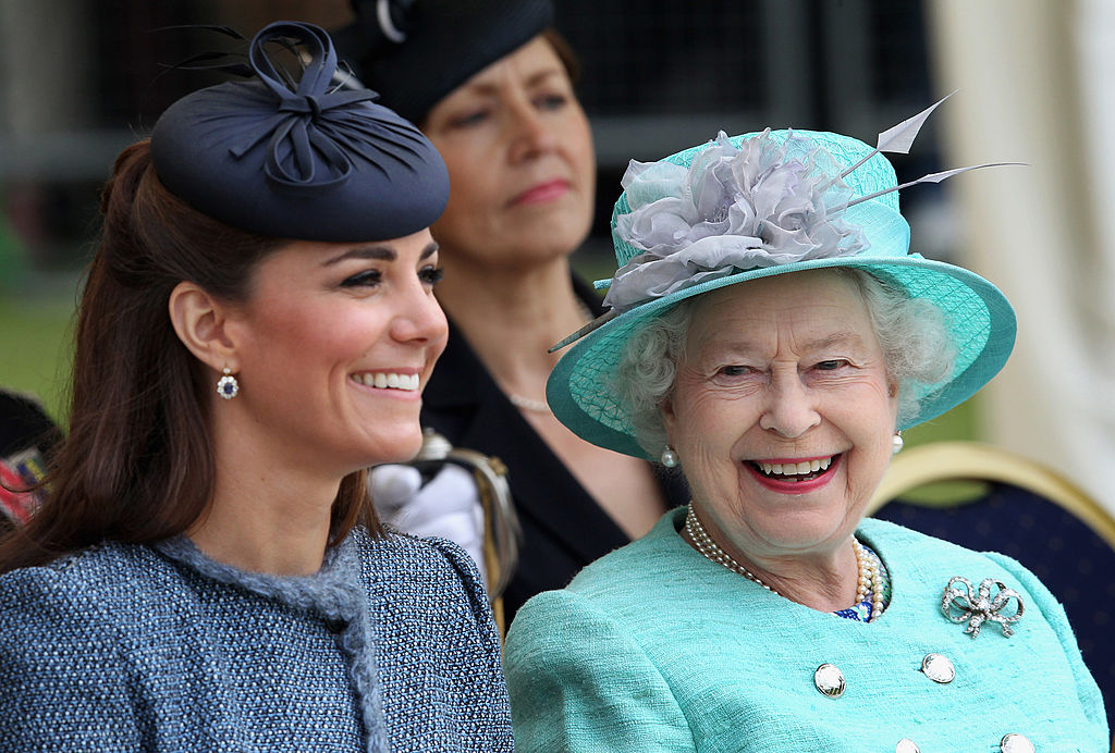 Kate Middleton proche d'Elizabeth II ? La reine ne se lasse pas de sa compagnie
