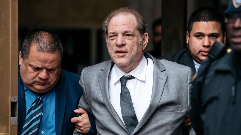 Libéré sous caution, Harvey Weinstein pourrait retourner en prison dans l'attente de son procès
