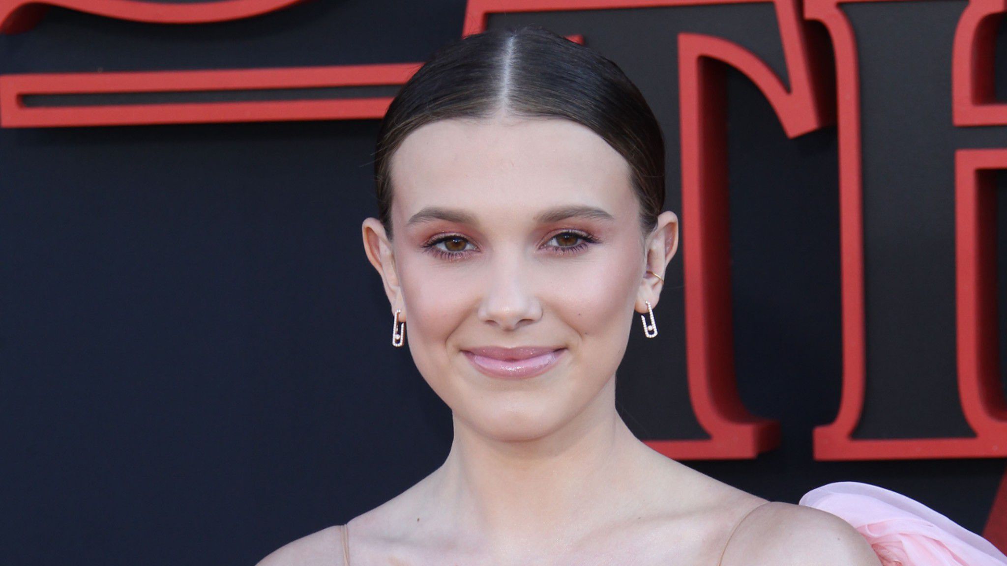 Millie Bobby Brown (Stranger Things) : Ces deux acteurs qui font battre son coeur !