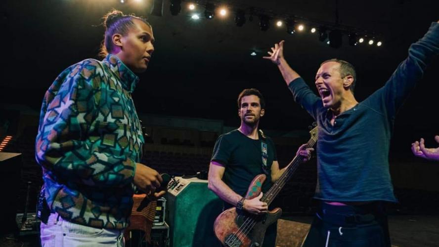 Quotidien : Découvrez grâce à quelle star Coldplay a pu rencontrer Stromae !