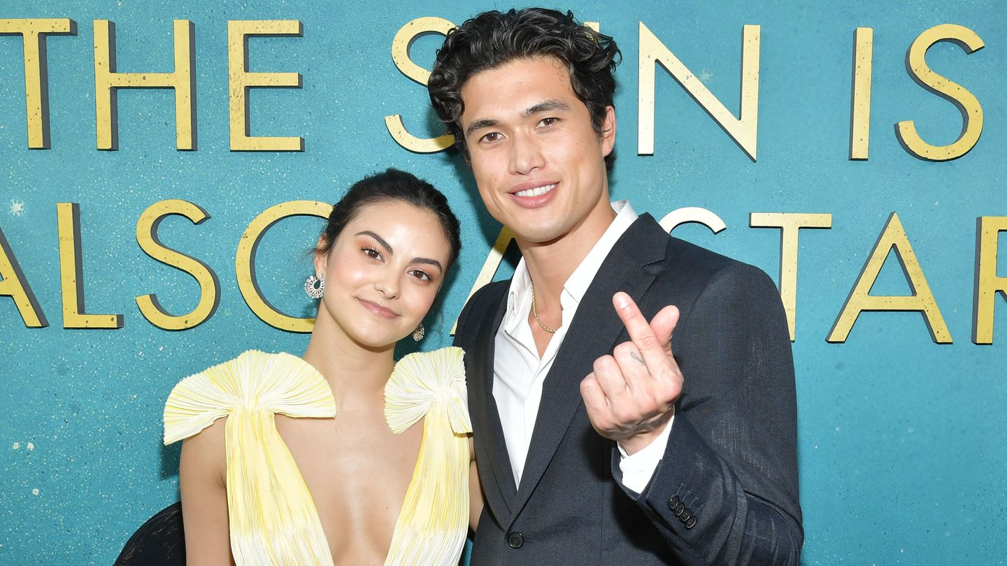 Riverdale : Camila Mendes et Charles Melton séparés ?