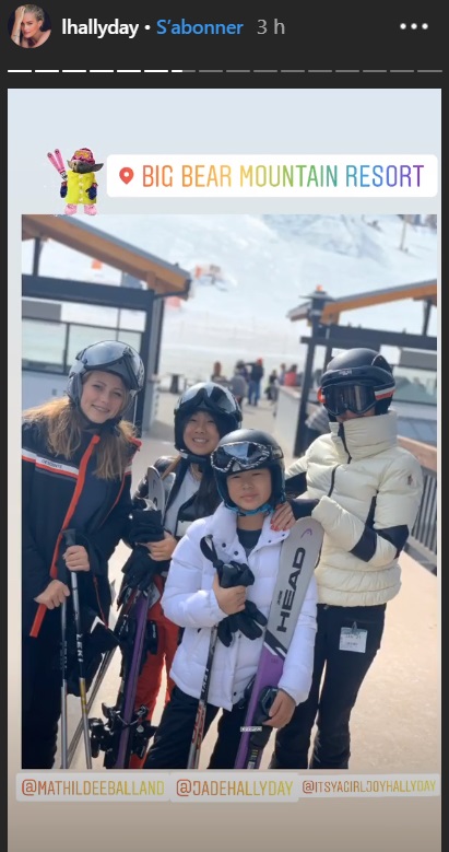 Laeticia Hallyday s'offre des vacances au ski... avec un célèbre humoriste !