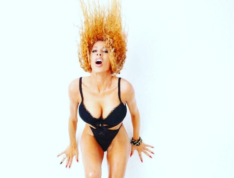 Afida Turner : Sa reprise du titre &quot;Etienne&quot; façon Rock'n roll enflamme internet