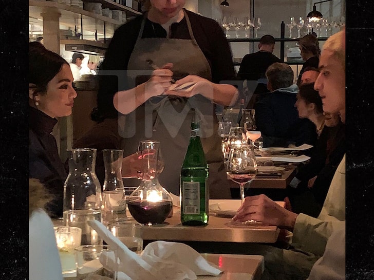 Vanessa Hudgens aperçue lors d'un dîner en tête-à-tête avec un célèbre sportif