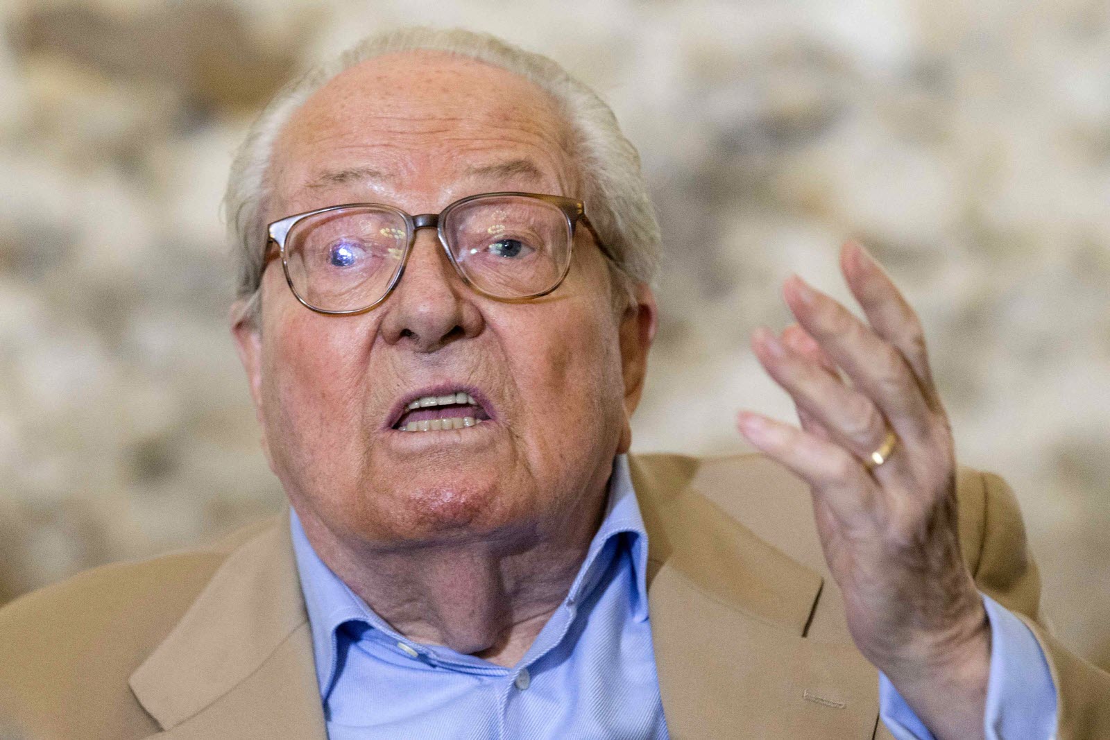 Jean-Marie Le Pen se montre très critique envers Marine Le Pen !