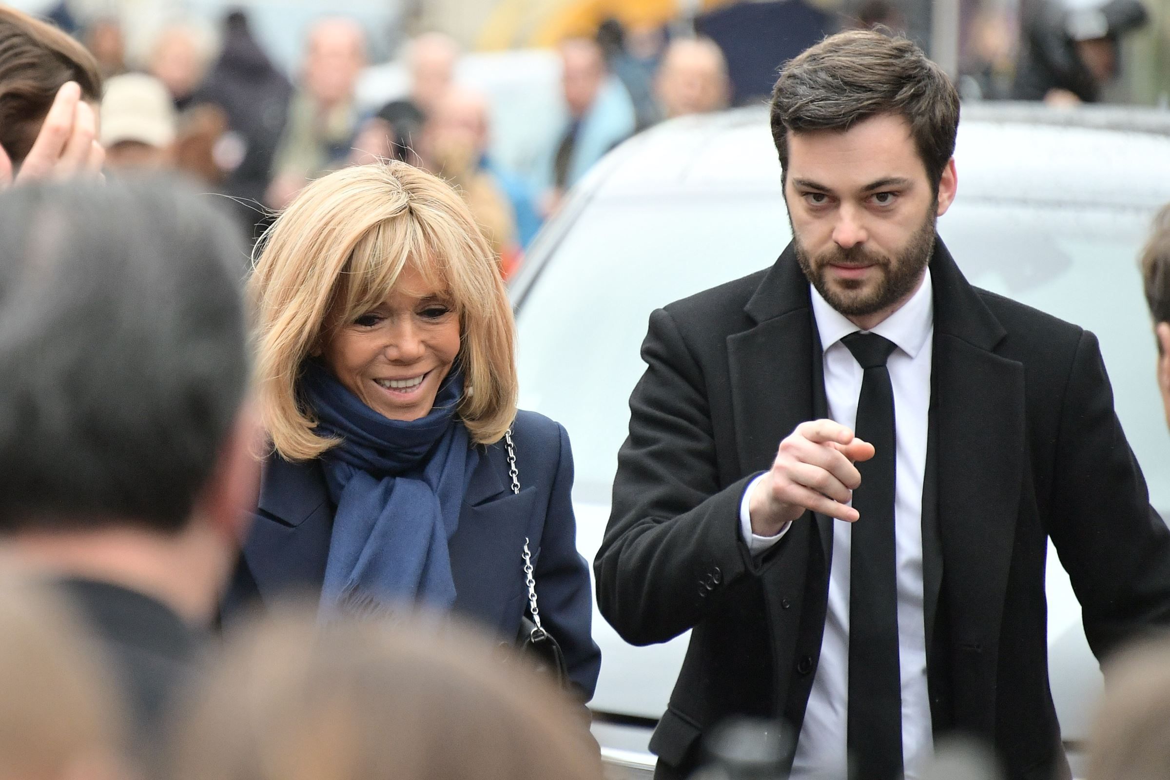 Obsèques de Michou : Brigitte Macron au milieu de la foule pour rendre un dernier hommage à son ami