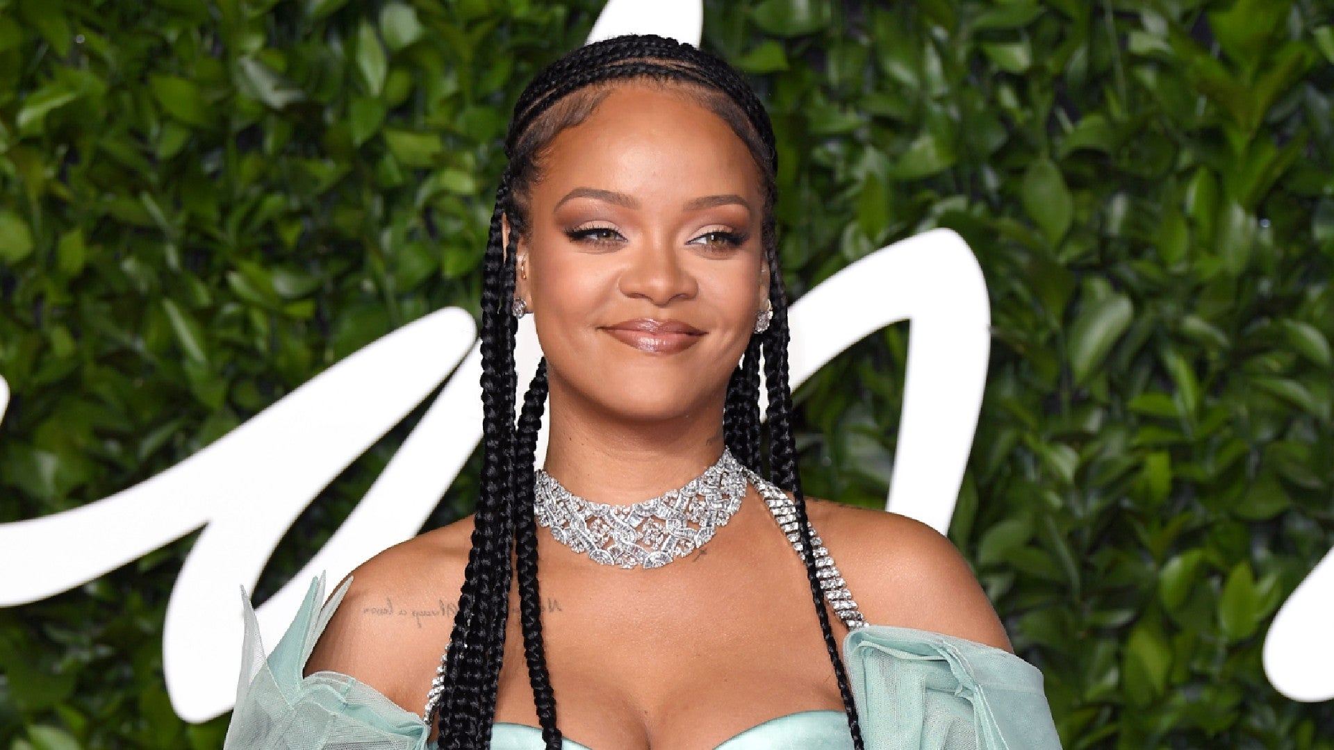 Rihanna : ultra sensuelle, elle dévoile sa nouvelle collection de lingerie