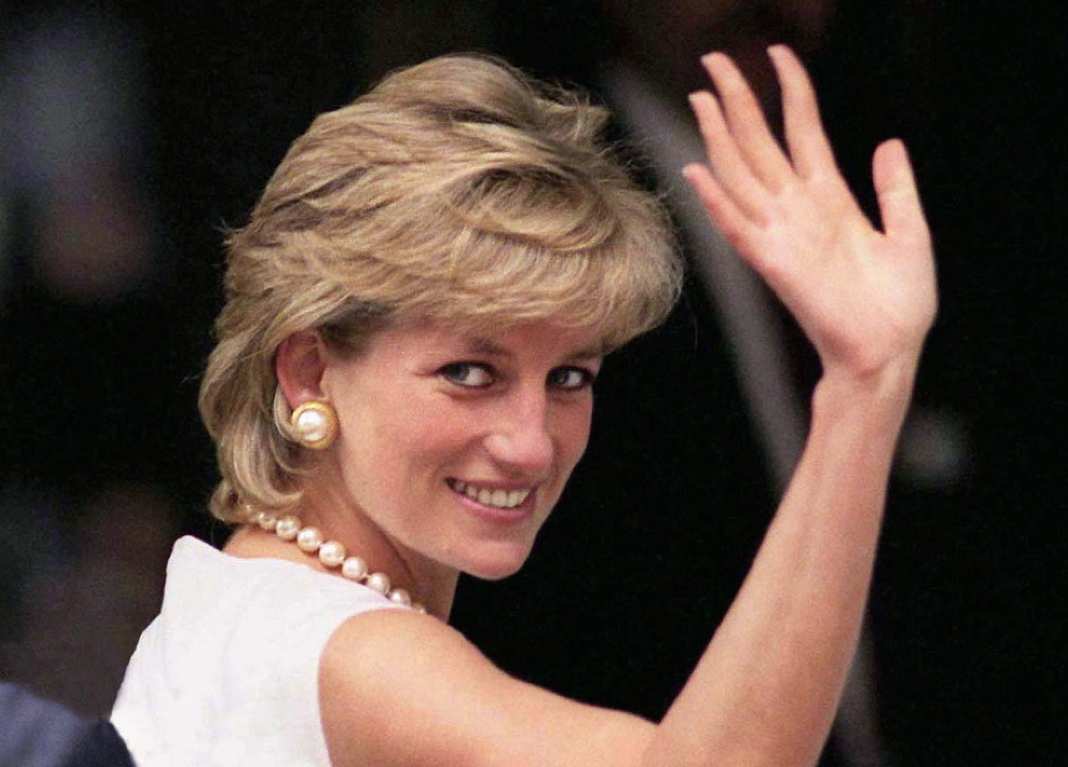 The Crown saison 4 : La ressemblance entre Emma Corrin et Lady Diana est bluffante