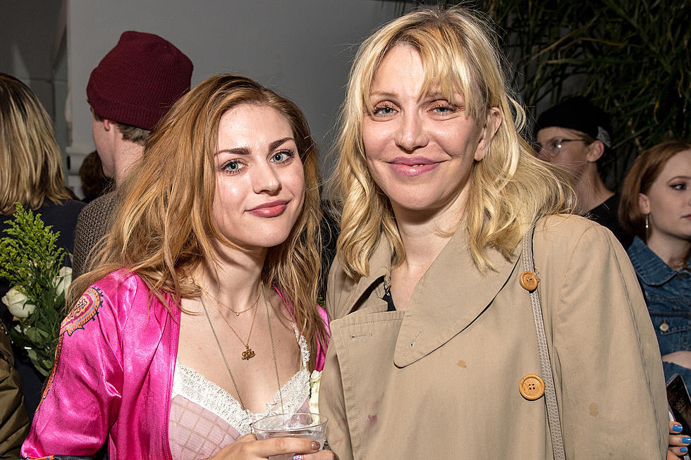 Frances Bean Cobain et Courtney Love rendent hommage à Kurt Cobain à l’occasion de son anniversaire