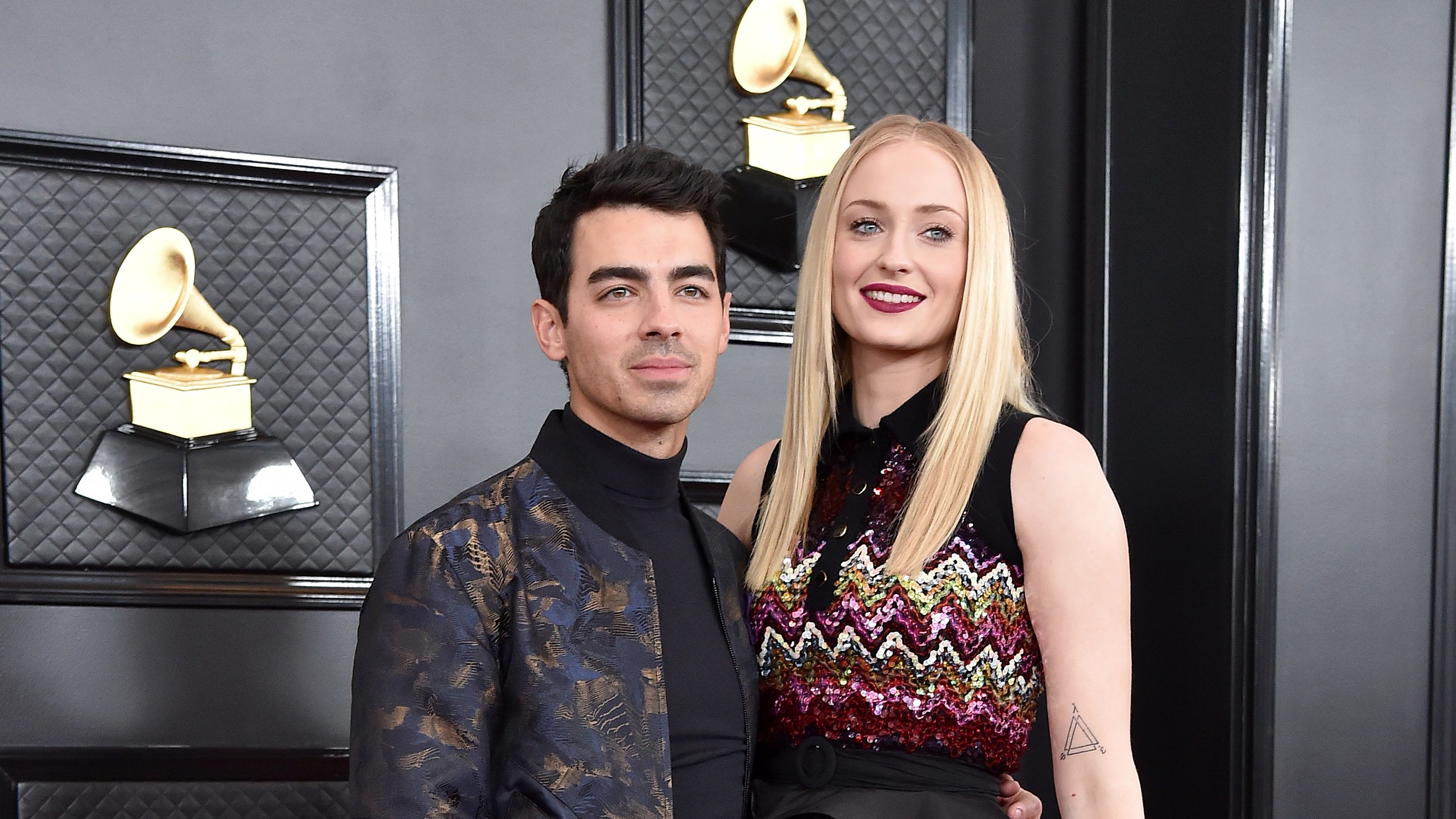 Joe Jonas vient-il de confirmer la grossesse de Sophie Turner ? Une photo sème le doute