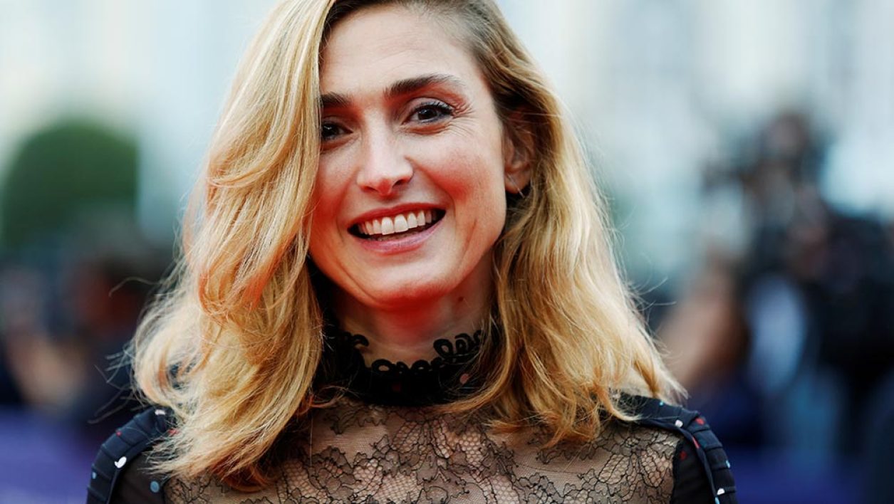 Julie Gayet en froid avec Brigitte Macron ? Sa mise au point sur leur relation