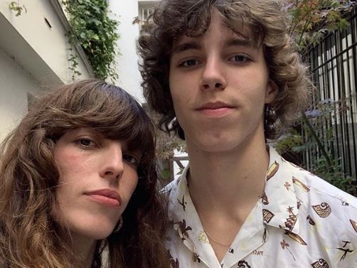 Lou Doillon fait sensation à la fashion week de Milan aux côtés de son fils Marlowe