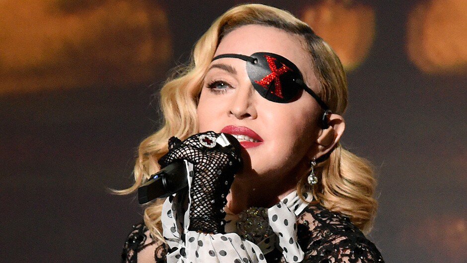 Madonna épuisée par sa tournée ? La chanteuse se déplace avec une canne