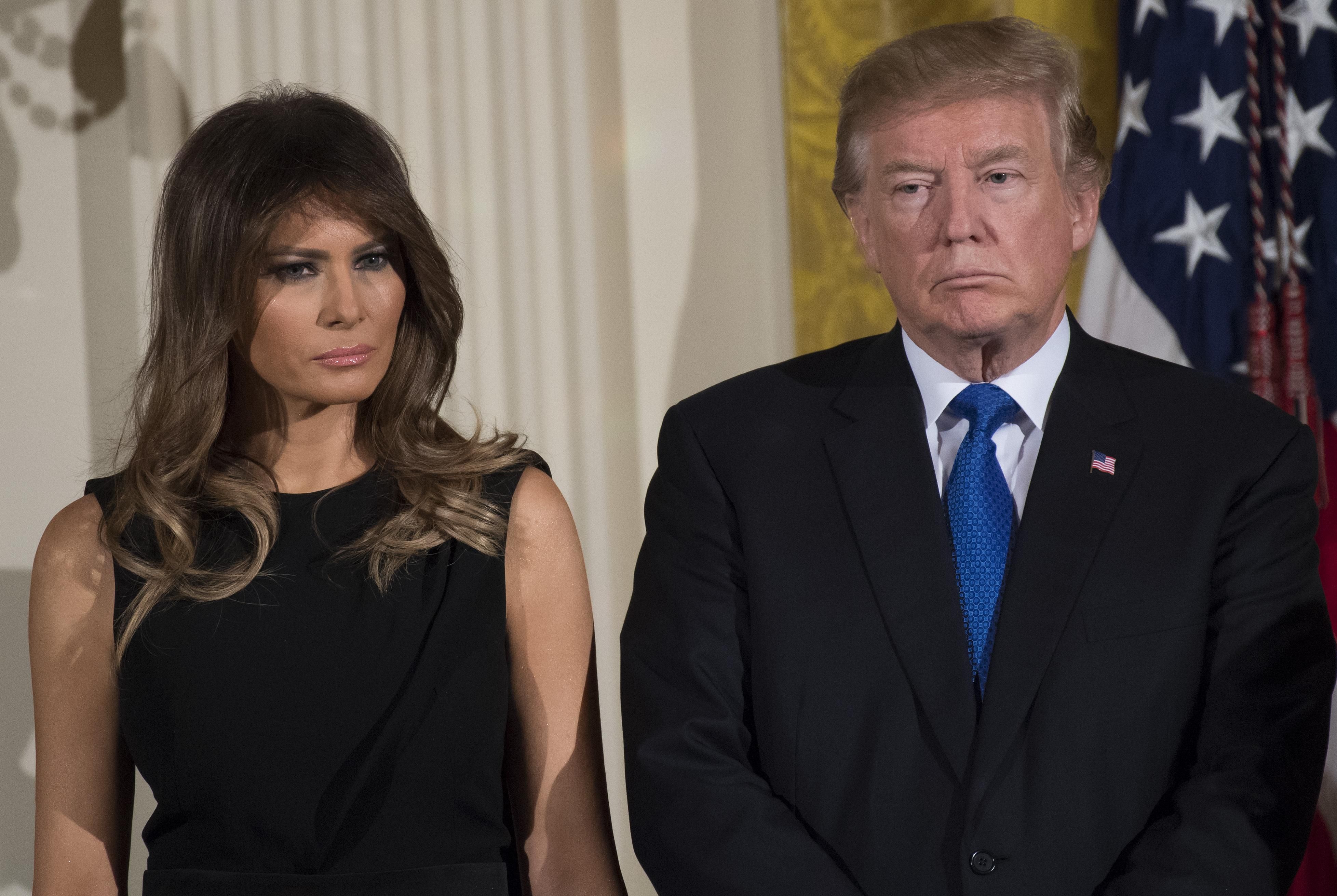 Malaise : Quand Melania Trump esquive un baiser de Donald Trump