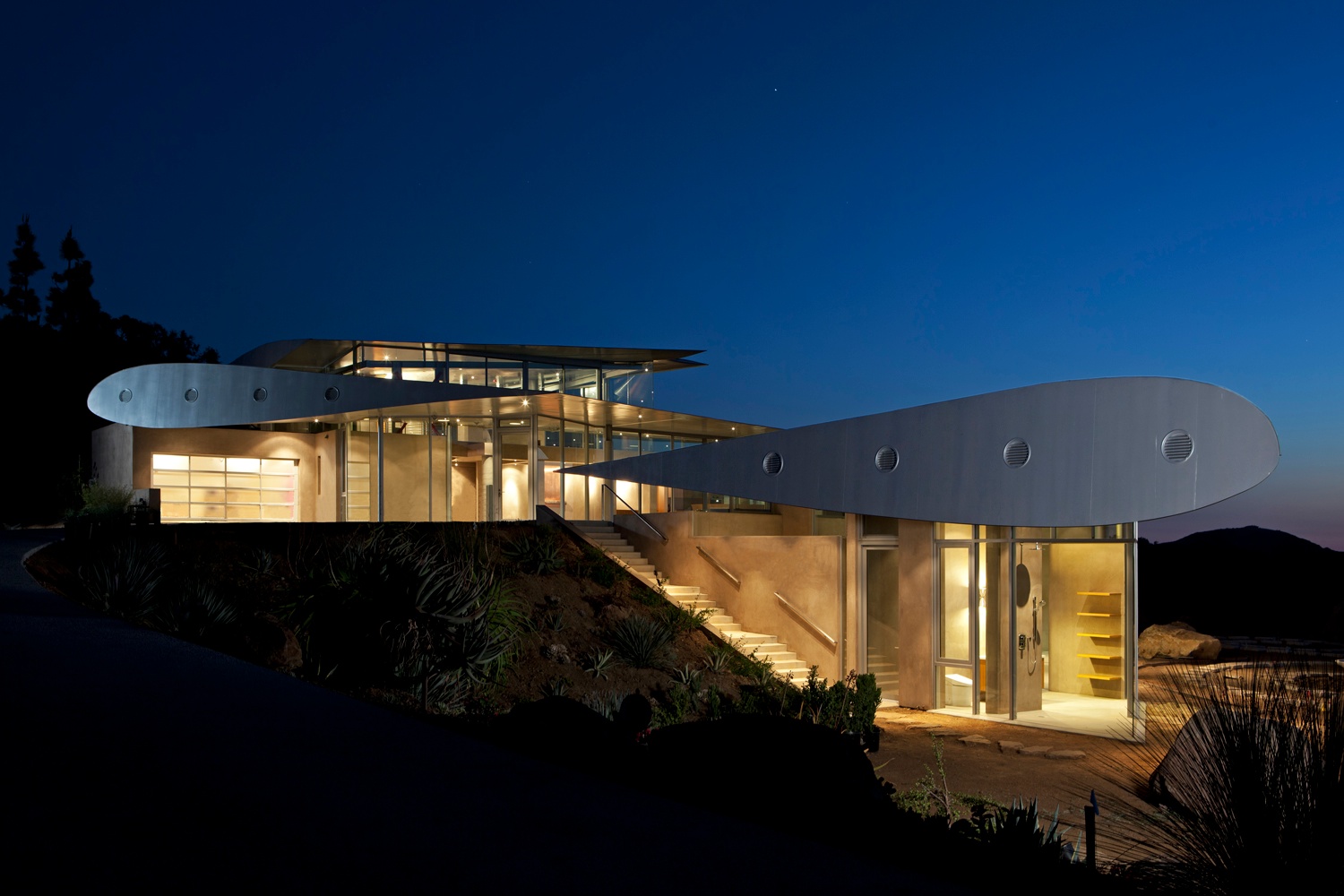 Californie : Cette incroyable maison est bâtie à partir d'un... Boeing 747 !!