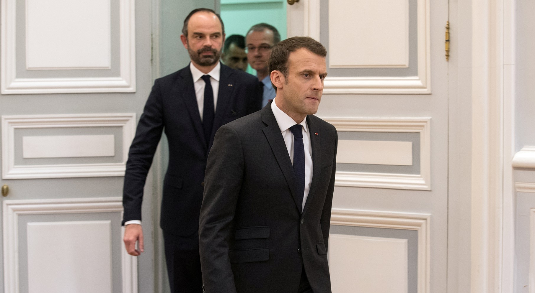 Emmanuel Macron jaloux d’Édouard Philippe ? Les langues se délient !