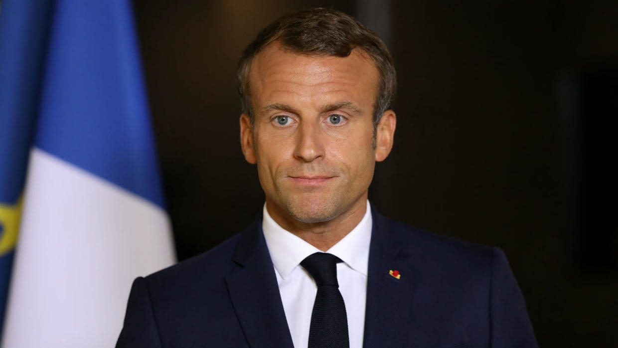 Emmanuel Macron provoque un rassemblement et crée la polémique