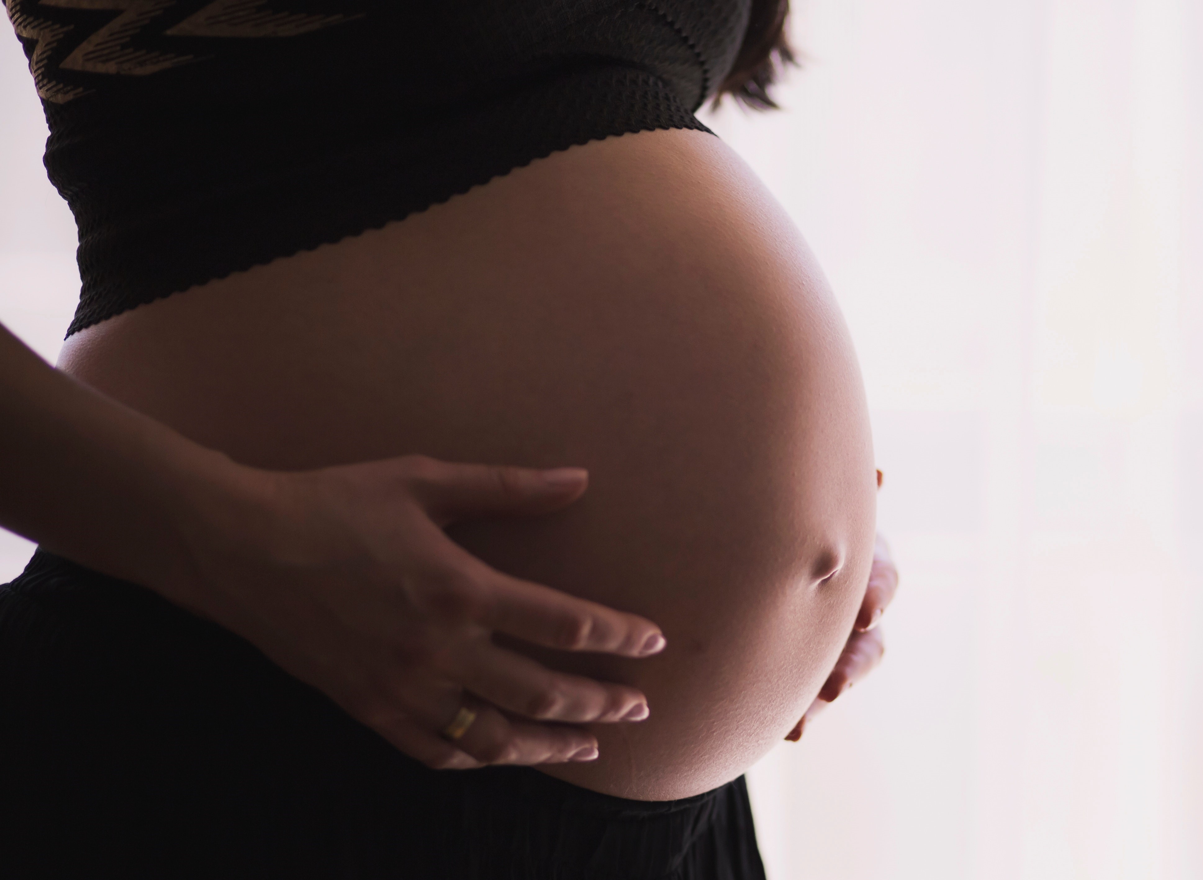 Irlande : En sortant du coma, cette femme découvre qu'elle est enceinte de jumeaux