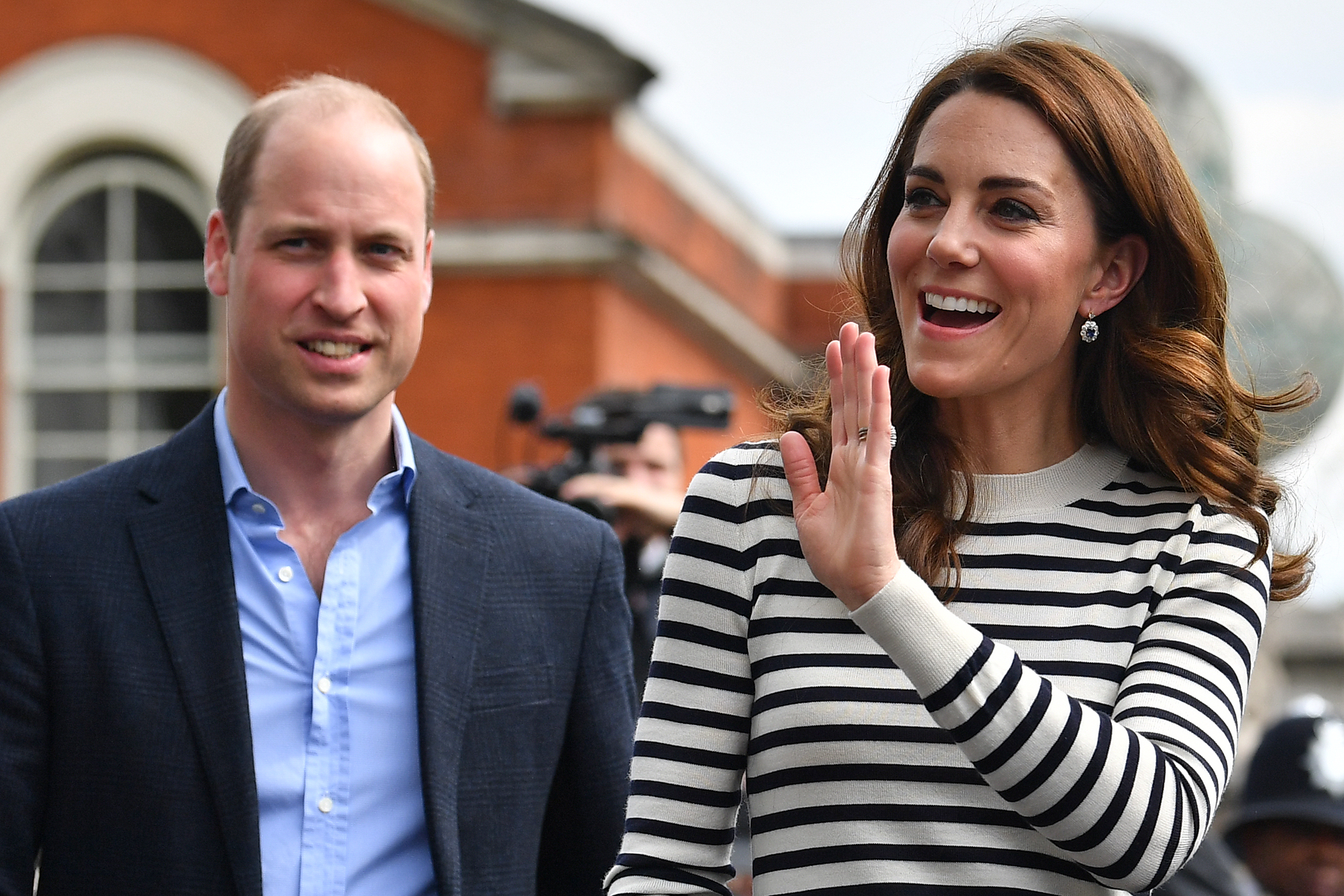 Kate Middleton et prince William surprennent des écoliers... en vidéo !