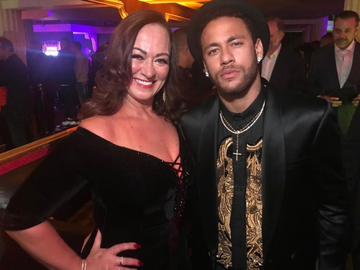 Neymar : Sa mère officialise son histoire d'amour avec un jeune mannequin