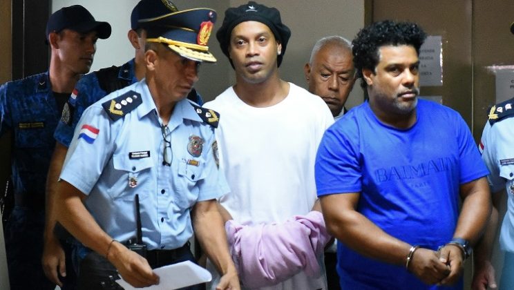 Ronaldinho : Sorti de prison, le footballeur est assigné à résidence