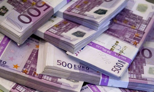 Sans le savoir, elle transportait un million d’euros dans son sac à main