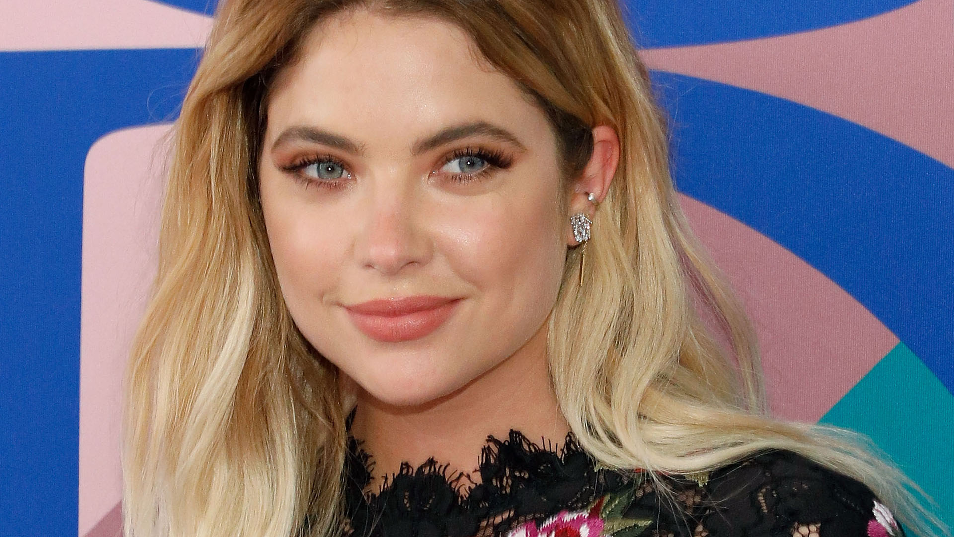 Ashley Benson topless : L'ex de Cara Delevingne déchaîne les passions