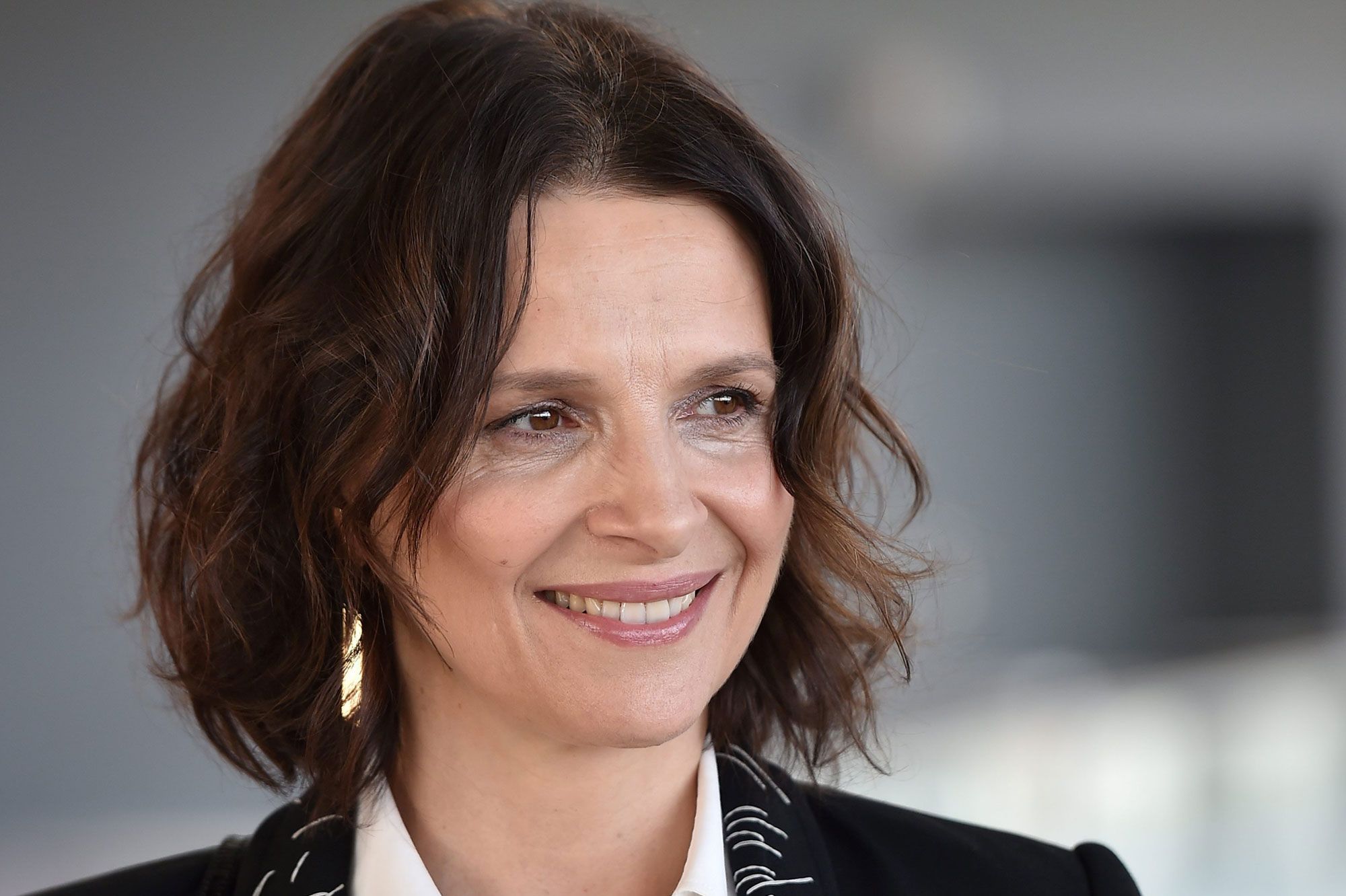 Coronavirus : Juliette Binoche relaie une théorie du complot sur Instagram