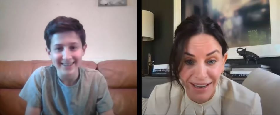 Courteney Cox surprend un fan de Friends en s'immisçant dans un appel visio