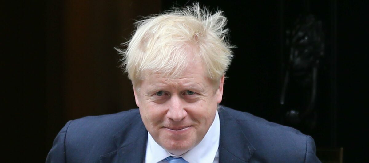 COVID-19 : La demande très personnelle de Boris Johnson à la reine Elizabeth II
