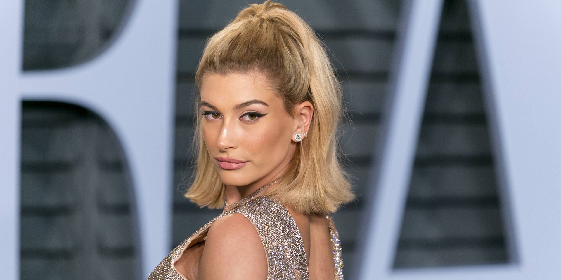 Hailey Bieber s'essaie au sauna à domicile : Bikini sexy et ventre plat au rendez-vous !