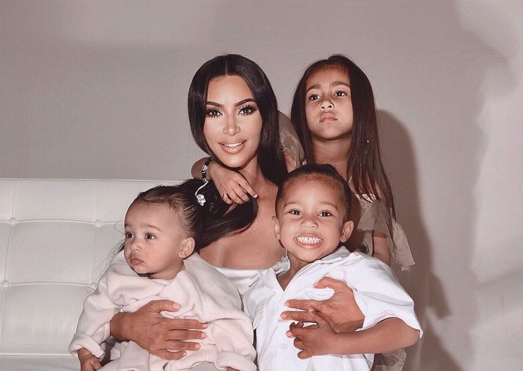 Kim Kardashian réussit à réunir ses enfants : ces photos qui font fondre la Toile !