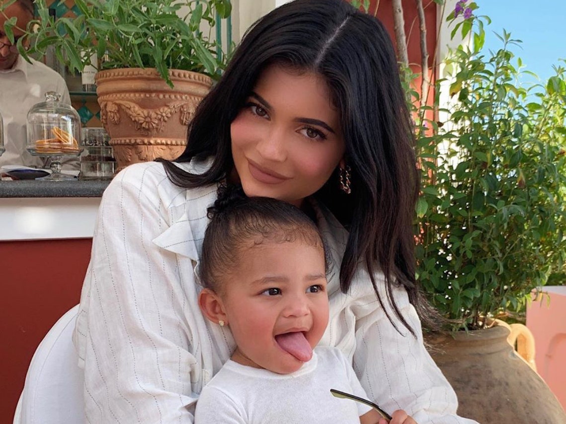 Kylie Jenner maman gaga : L'adorable photo de Stormi qui fait craquer la Toile !