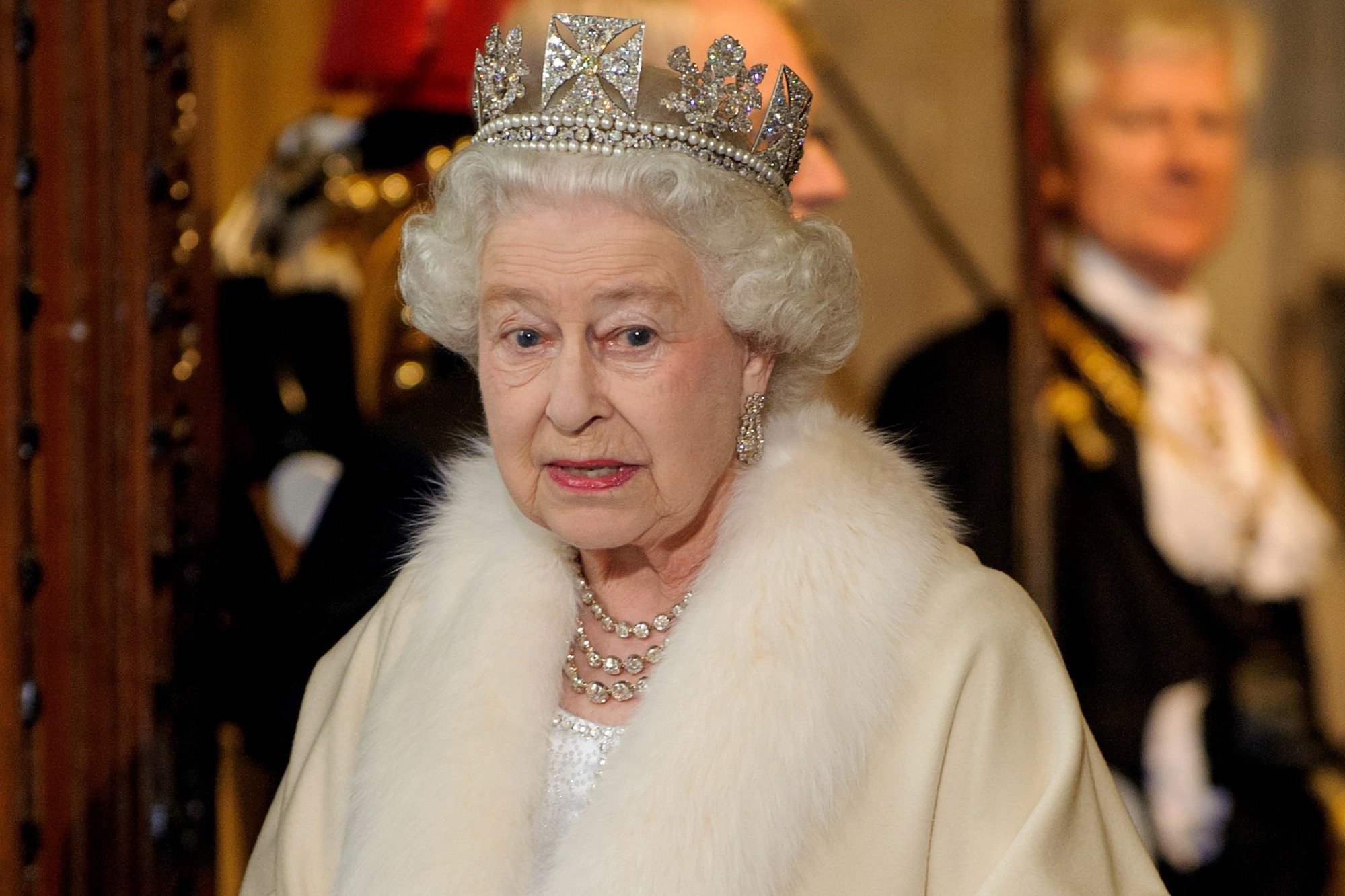 La reine Elizabeth II contrainte de se serrer la ceinture... à cause de la crise liée au coronavirus
