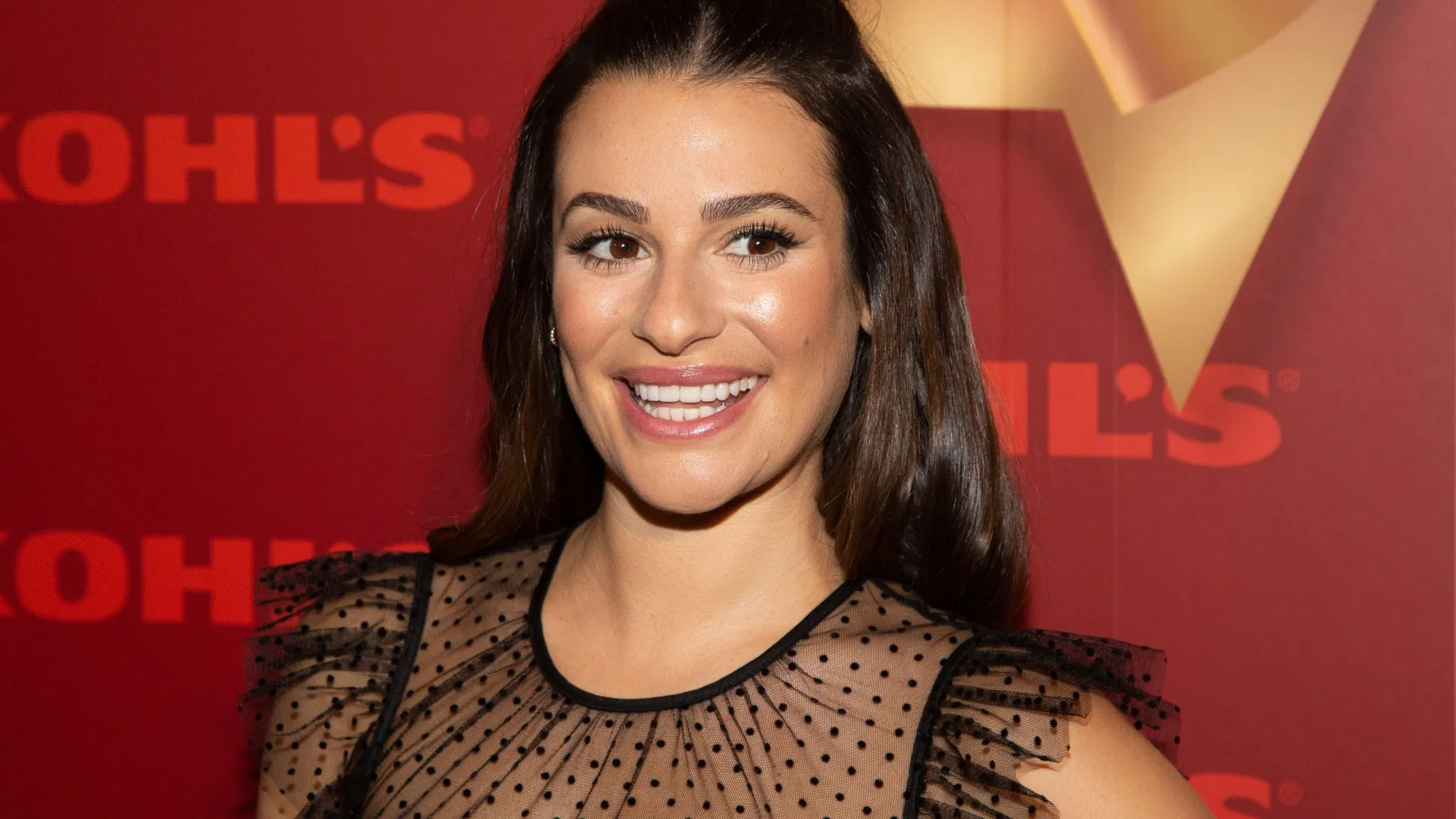 Lea Michele en bikini : Elle dévoile son adorable baby bump !