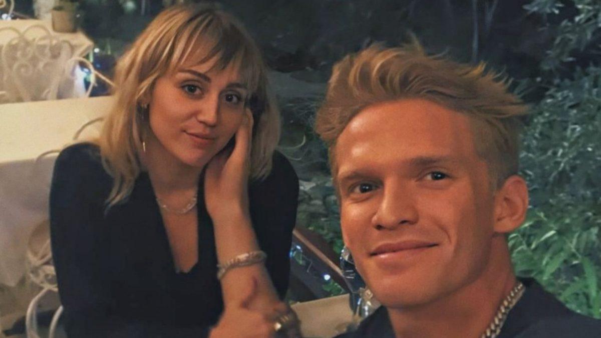 Miley Cyrus et Cody Simpson : Jeu révélateur au lit pour le couple