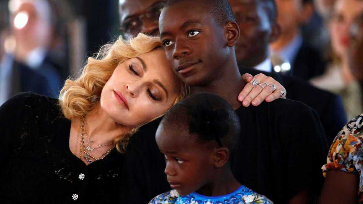 Mort de George Floyd : Cette vidéo du fils de Madonna laisse les internautes perplexes
