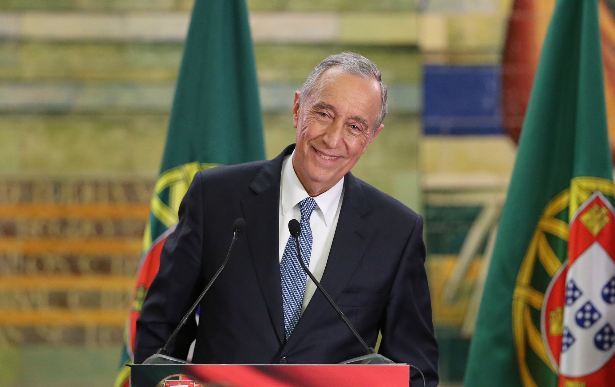 Quand le président portugais fait ses courses au supermarché : La photo qui affole la toile