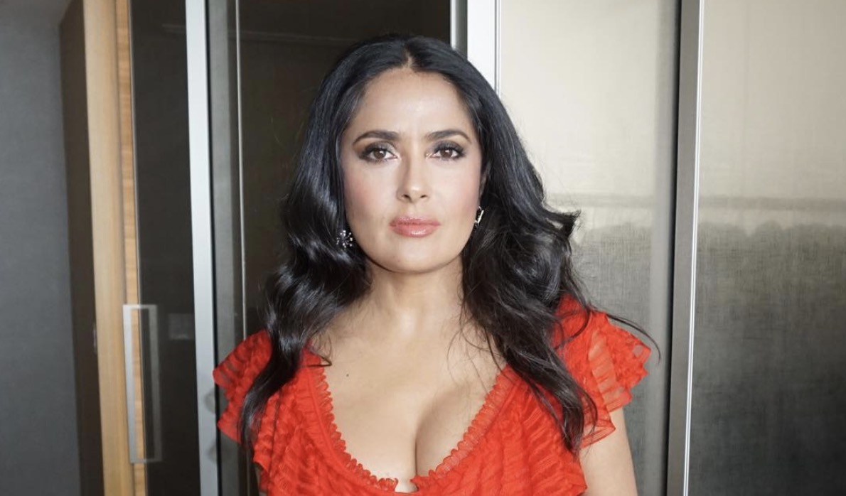 Salma Hayek fière de ses cheveux blancs : Ses fans sous le charme