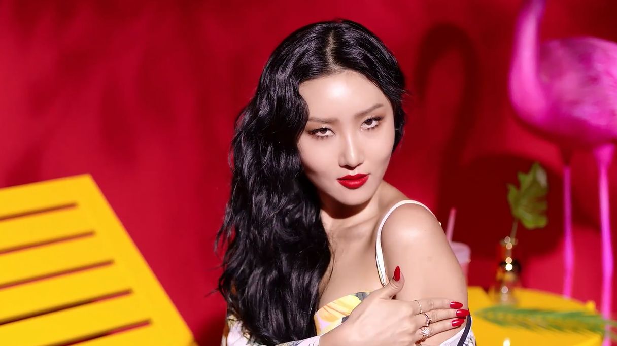 Hwasa de retour avec le titre "Maria" : la toile s'affole !