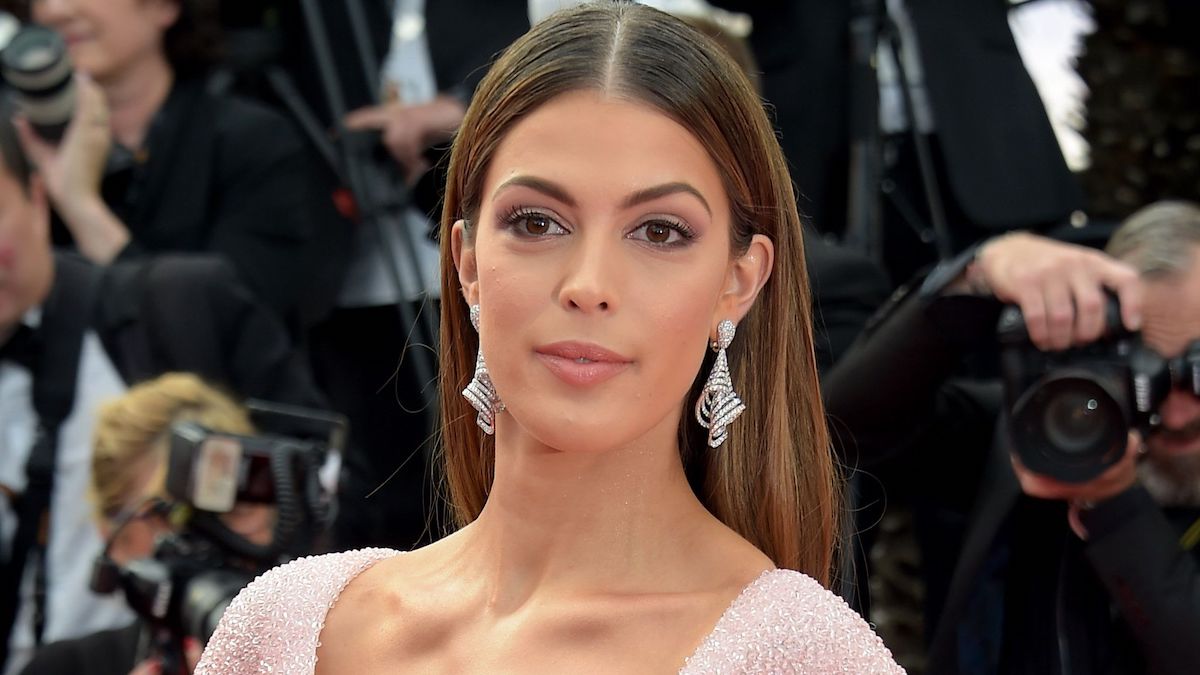 Iris Mittenaere divine en bikini : ses fans sont aux anges