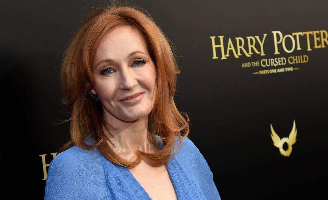 J.K. Rowling : Pourquoi est-elle accusée de transphobie