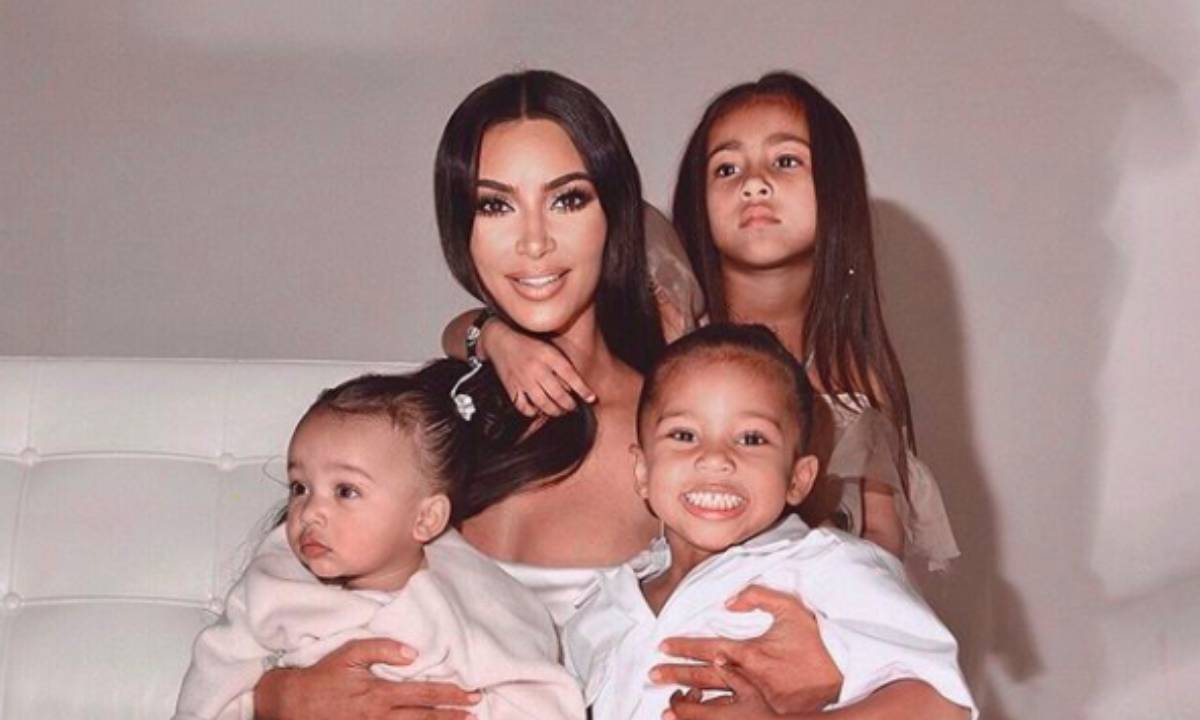 Kim Kardashian entourée de ses enfants : La photo de famille qui fait le buzz
