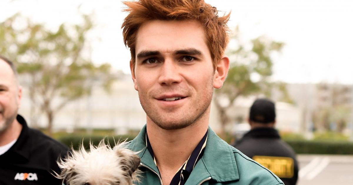 KJ Apa silencieux face au mouvement Black Lives Matter ? L'acteur réagit aux critiques