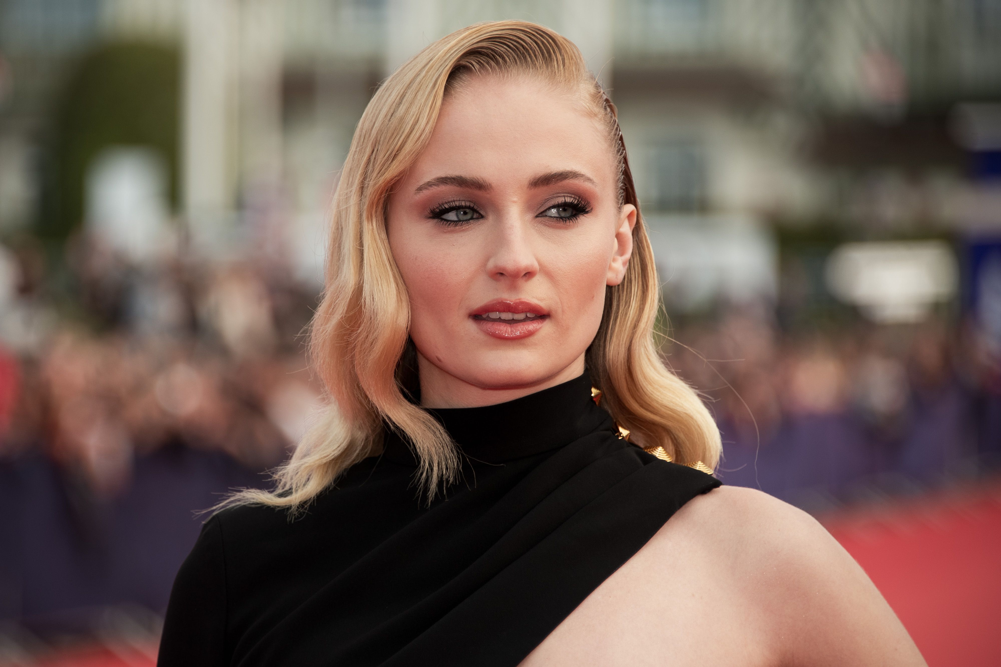 Sophie Turner enceinte : Son baby bump a bien poussé